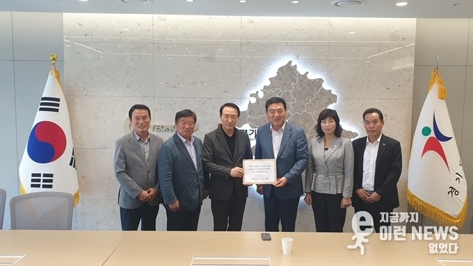 감담회가 끝나고 기념 사진 한컷