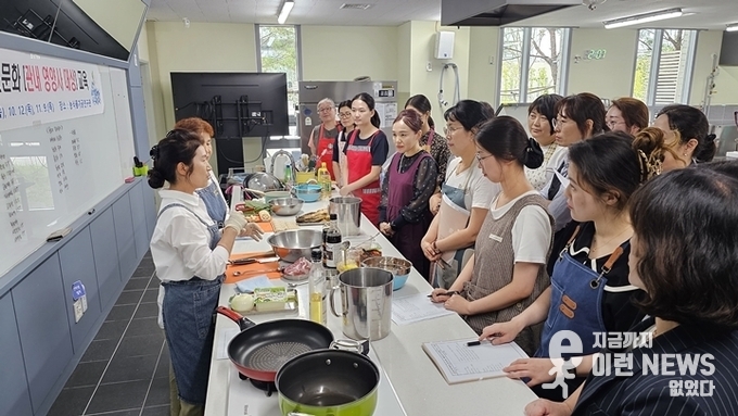 식문화 교육에 집중하고 있는 영양사 분들(제공=화성시)