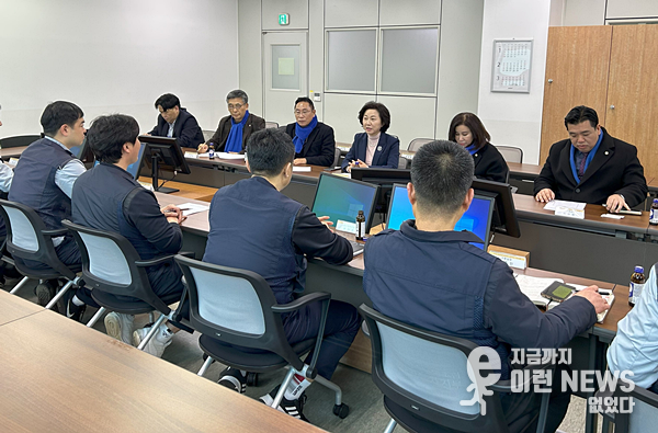 기아차노조 간담회에 참석해 대화하고 있는 송옥주 의원