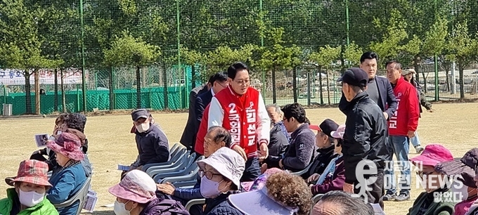 지난 3월 31일 산북면 체육공원에서 어르신들과 함께· · ·