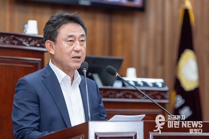 이충우 여주시장이 제70회 여주시의회 제1차 정례회에서 인사말을 전하고 있다(제공=여주시)