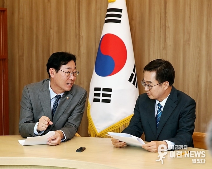 왼쪽 정명근 화성시장 김동연 경기지사와 (화성시 제공)