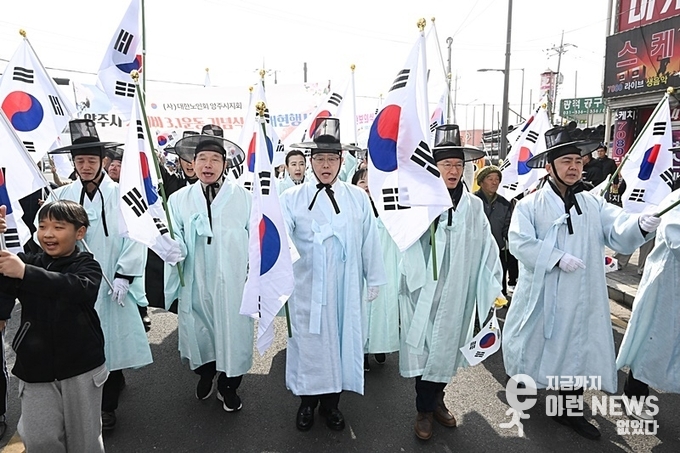 106년 전 독립운동의 현장을 재현한 강수현 양주시장(가운데)