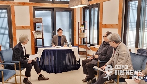 진석범 위원장 인터뷰 현장(사진=이런뉴스)