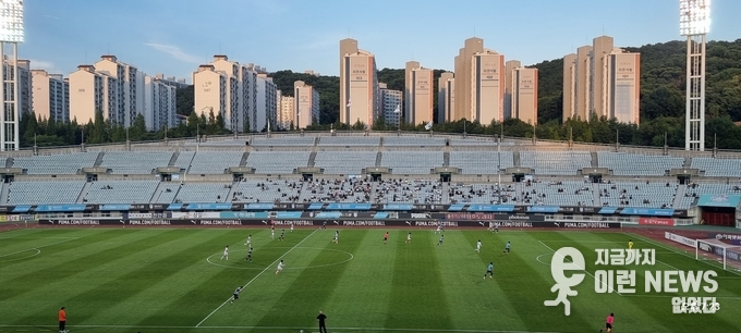 K리그2 20라운드 화성FC와 천안시티FC의 경기 현장(사진=이런뉴스)