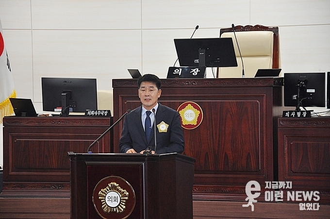 배정수 의장이 제9대 화성특례시의회 후반기 1주년 의정 활동 공유회를 진행하고 있다(사진=이런뉴스)