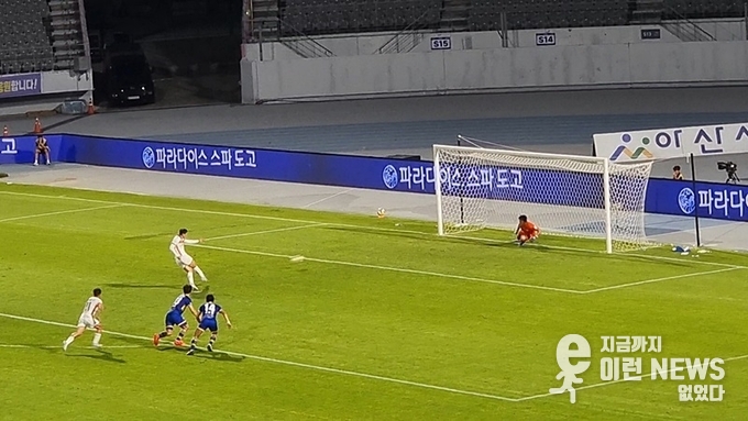 후반21분 화성FC 김병오의 패널티킥 장면(사진=이런뉴스)