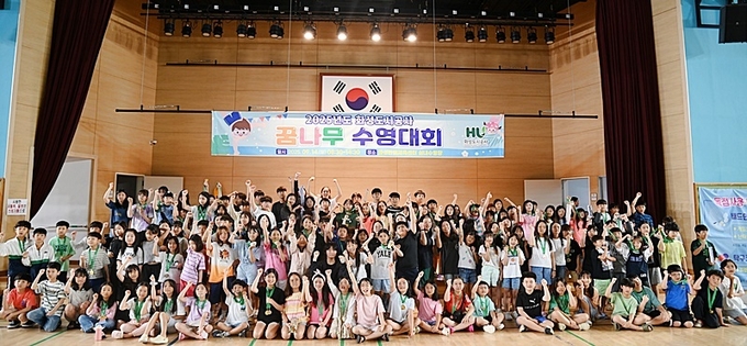 2025년도 화성도시공사 꿈나무 수영대회 단체 기념촬영(HU공사 제공)