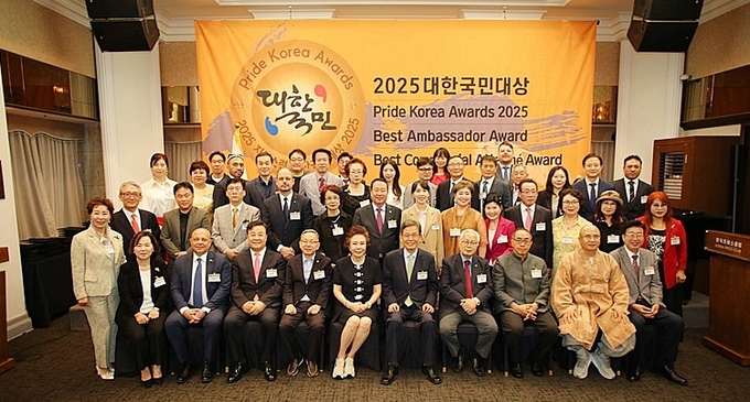 다수의 수상자들과 단체 기념촬영|(NDN 제공)