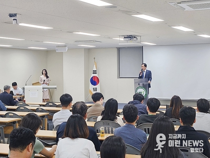 한병홍 화성도시공사 사장이 직원들에게 조직문화 청렴을 강조하고 있다