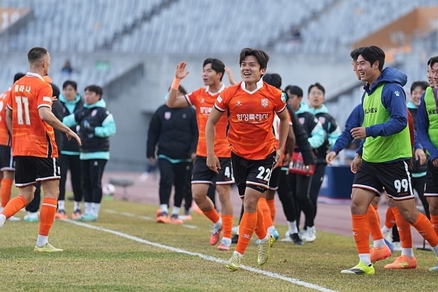 오렌지 역전 드라마! 화성FC, 천안시티FC와 아쉬운 2–2 무승부
