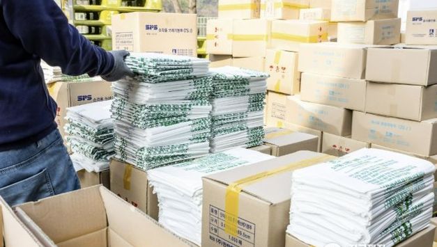 “종량제봉투 사재기 필요 없다”…수원시 “8월까지 물량 충분, 가격 인상도 없다”