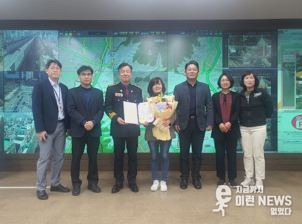 3월 31일 안양시스마트도시통합센터에서 관제요원이 안양동안경찰서로부터 음주운전자 검거 기여 표창장을 받았다. 김재원 안양동안경찰서 생활안전과장 및 박정길 안양시 스마트도시정보과장, 직원들과 기념촬영을 했다.