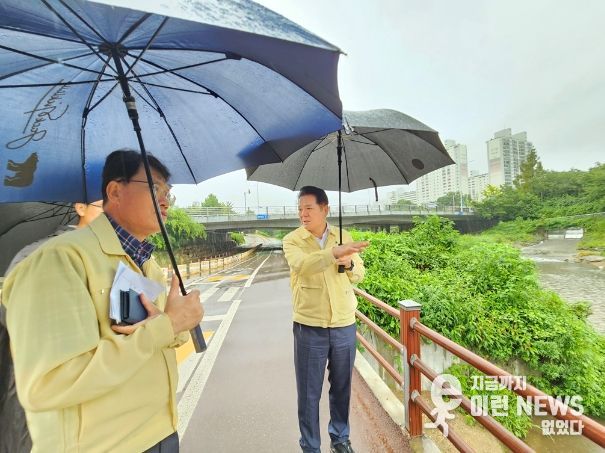 내비산교 산책로 점검