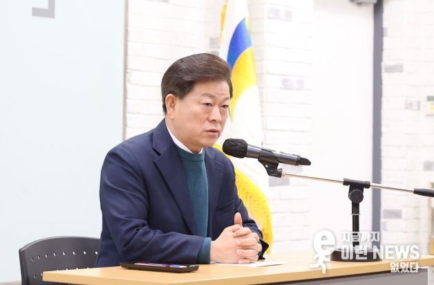 박승원 광명시장은 12일 시청 중회의실에서 긴급 간부회를 열고 “소비촉진 지원금과 지역화폐 지원 강화 등 가능한 모든 민생경제 지원 방안을 마련하라”고 주문했다.