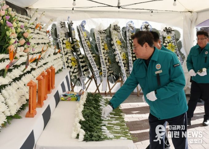 오산시의회, 항공기 사고 희생자 합동분향소 조문