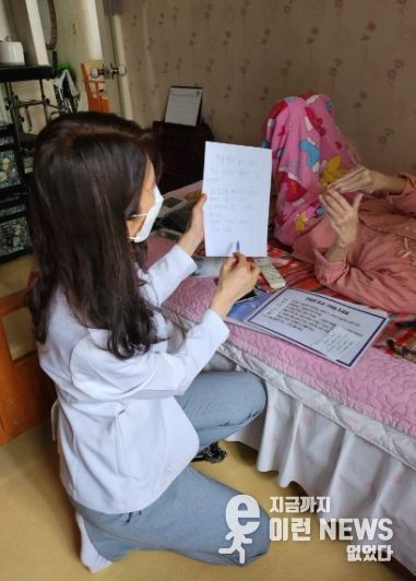 광명시약사회 소속 전문약사가 대상자 가정을 방문해 복용 중인 약물 복약지도, 부작용 확인, 약물 중복과 상호작용 점검 등을 지원하고 있다.