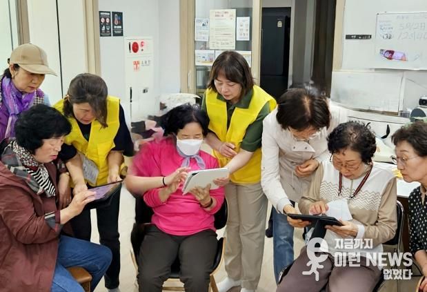 수원시 팔달구 매교동, 어르신 마음에 '디지털 꽃' 피운다
