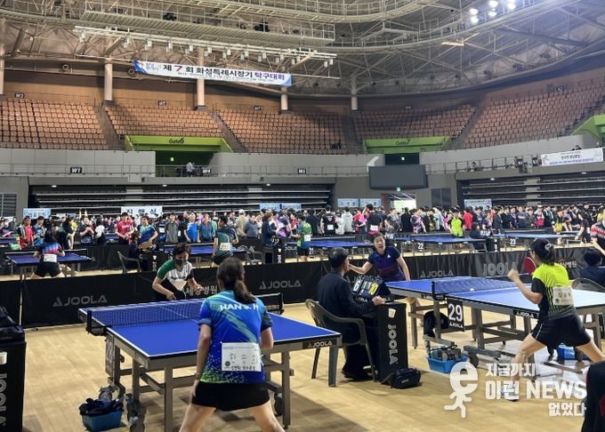 11일 화성종합경기타운 실내체육관에서 열린 제7회 화성특례시장기 탁구대회 모습