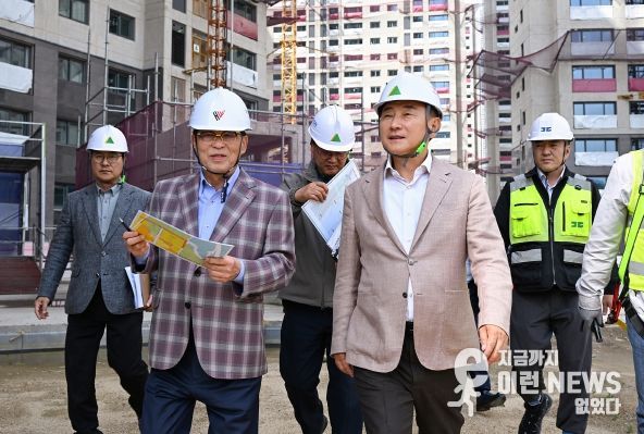 김동근 시장이 5월 19일 입주를 앞둔 민간 공동주택을 방문해 현장 점검을 하고 있다.