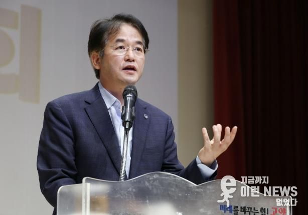 ‘2025 고양시 기업인을 위한 세무 설명회’에서 인사말 중인 이동환 고양특례시장