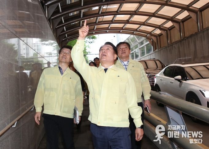 장마 앞두고 연현지하차도・세월교 현장 점검하는 최대호 안양시장