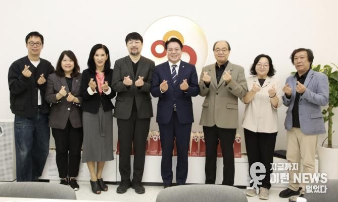 안양문화예술재단은 제8회 안양공공예술프로젝트 집행위원회를 개최하고 향후 추진 방향을 논의했다.