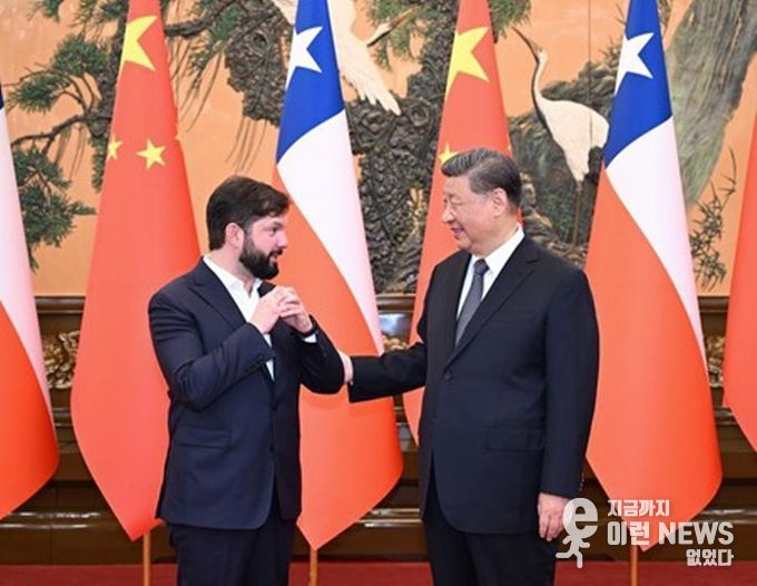 시 주석이 5월 14일 중국 베이징 인민대회당에서 가브리엘 보리치 칠레 대통령과 회견하고 있다. (사진/신화통신)