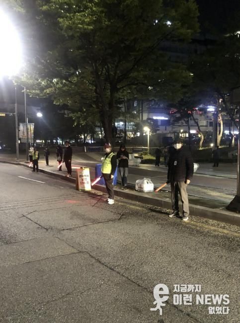 성남 판교 유스페이스 인근에서 관외택시 불법 영업 합동단속 중인 모습