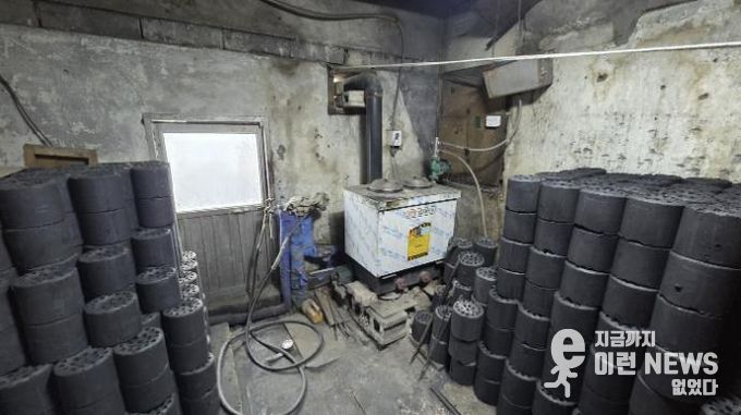 시흥재가노인통합지원센터, 금이동 저소득 어르신 가정에 연탄 300장 전달