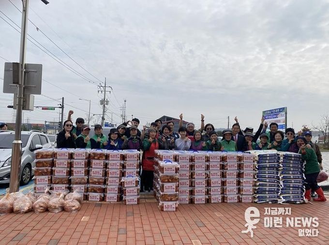 파주시 월롱면 새마을회, 관내 기업과 협력해 ‘이웃사랑 김장김치·쌀 나눔 행사’… 희망과 온기 전해