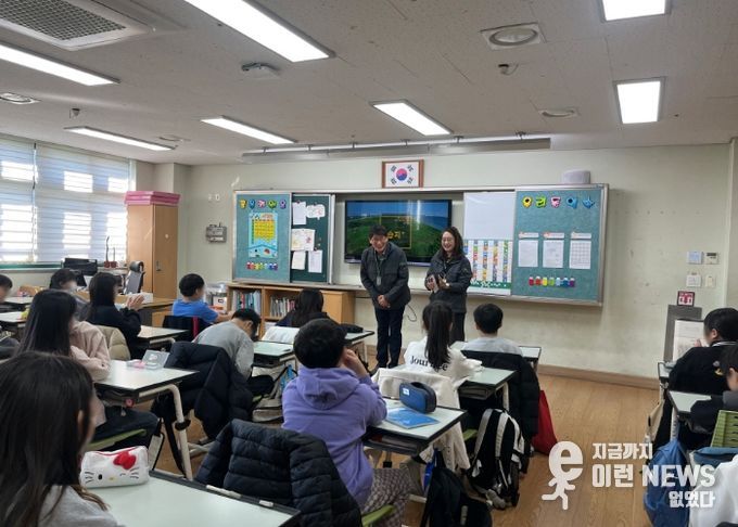 수업을 듣는 원중초등학교 학생들