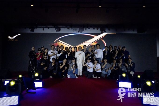 앤디박 의장과 주최인 그랜디엔터테인먼트외 전 스텝진 사진촬영