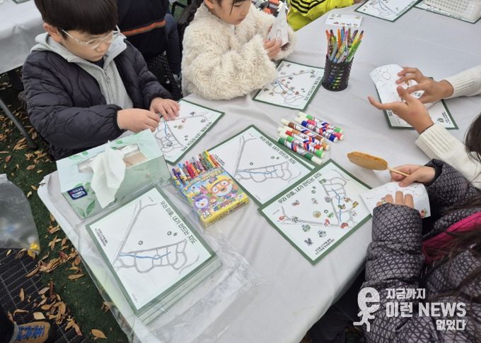 ‘우리 마을 지도’ 만들기에 참여한 어린이들