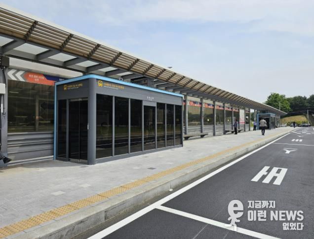 오이도역 버스정류소에 위치한 '스마트 셸터'