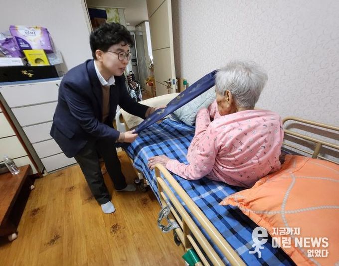 오산시 대원2동, 100세 어르신께 '청려장' 전달