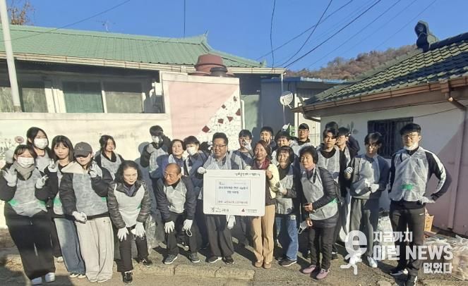 구리시 교문1동, 교문리교회 도르가봉사회로부터 연탄 900장 후원받아