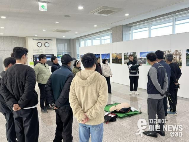 도라전망대 로비에서 직원들을 대상으로 심폐소생술 및 응급처치 교육진행