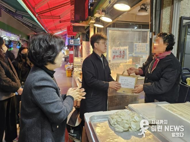 지난 15일 부천시약사회는 부천제일시장 상인들에게 일반의약품을 무료로 배부했다.