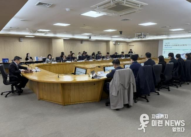 부천시는 지난 18일 시청 창의실에서 남동경 부시장 주재로 ‘2025년 부천시 스마트도시사업협의회’를 열었다.