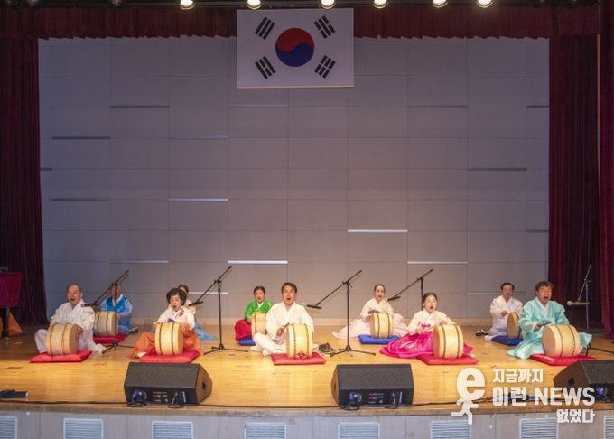 판소리반이 춘향전(농부가)을 공연하고 있다.