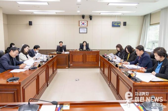 용인특례시의회 경제환경위원회, 2025년도 행정사무감사 마무리하며 강평