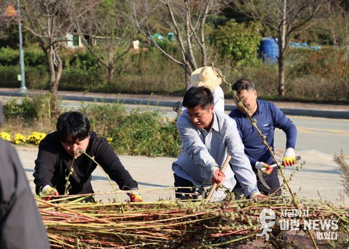 용인도시공사, 케나프 수확부터 기부까지…탄소중립·ESG 경영 실천