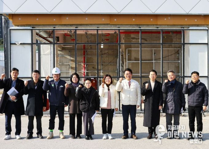 안산시의회 도시환경위원회가 지난 2일 신안산선 한양대정거장(가칭) 추가 출입구 신설 현장을 방문한 모습.