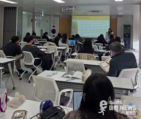안산교육지원청, '2025 하이러닝 기반 질문·토론·성장이 있는 AI 교실' 직무연수 운영