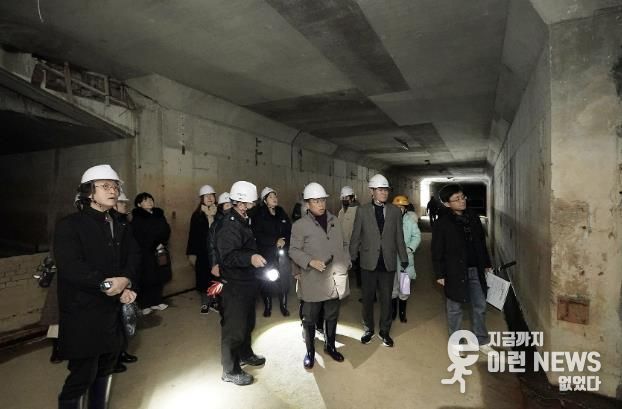 구미동 성남물빛정원 지하 공동구 활용도를 찾기 위해 진행 중인 시민 탐사대 프로그램에 참여 중인 신상진 성남시장