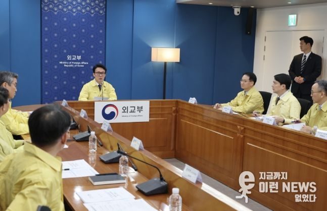 김민석 국무총리가 9일 세종대로 정부서울청사에서 열린 재외국민 보호 점검회의를 주재하고 있다.(국무조정실)