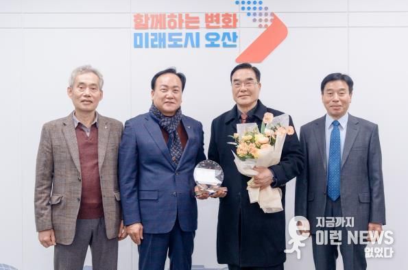 오산시, 대한노인회 오산시지회 신건호 회장 ‘1일 명예시장’ 위촉