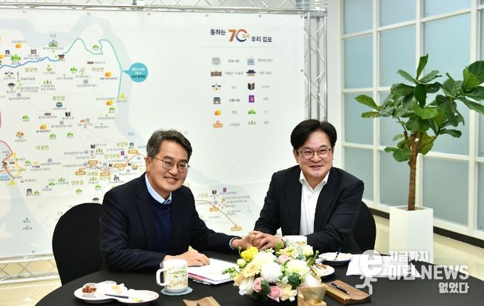 김병수 김포시장은 지난달 3일 김동연 경기도지사를 만나 김포골드라인 등 김포교통현안에 대해 적극 건의했다.