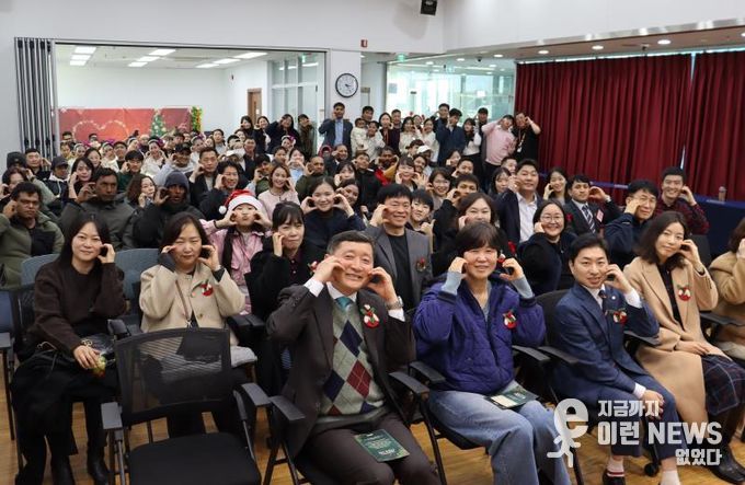 2025년 화성시외국인복지센터 사업보고회 기념 사진